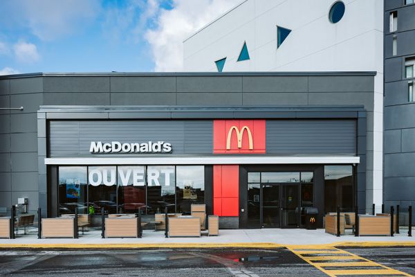 Demande croissante au McDonald’s du Mail Champlain : un agrandissement s’impose déjà!