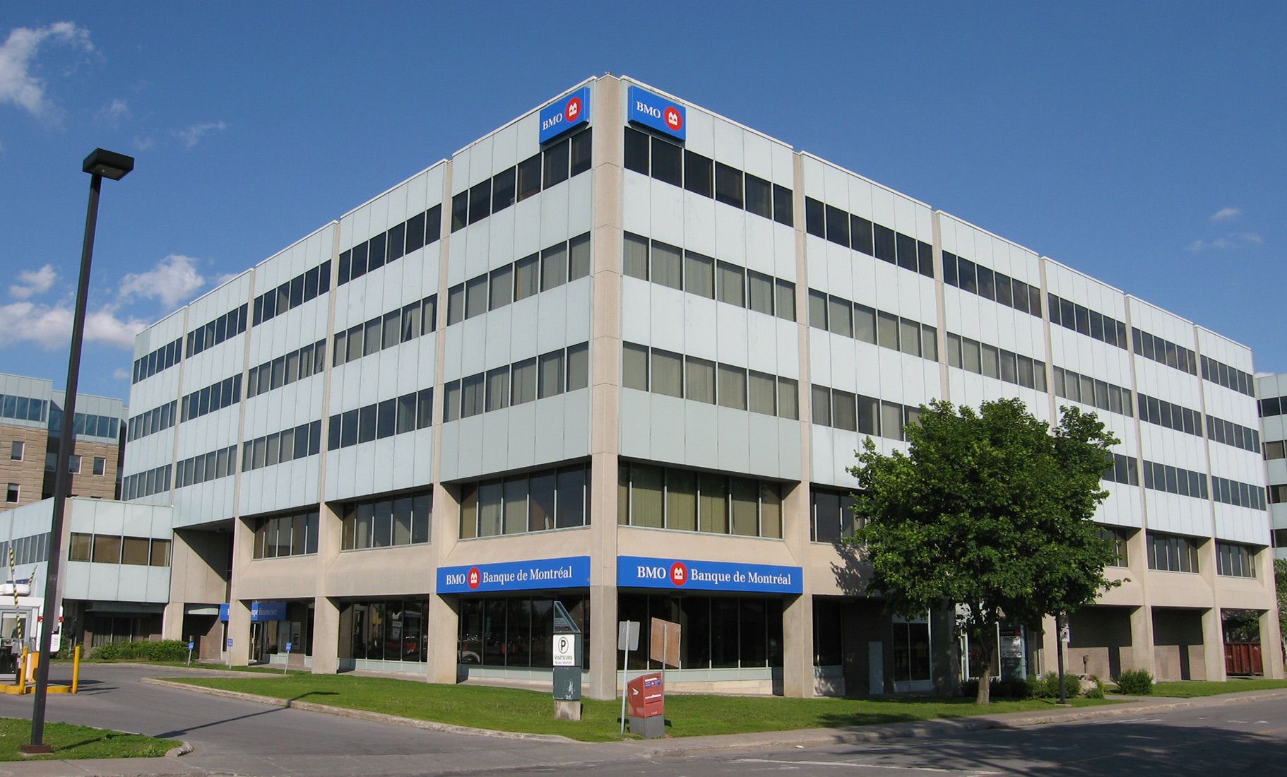 Location d'espace de bureaux 2, Place Laval Cominar