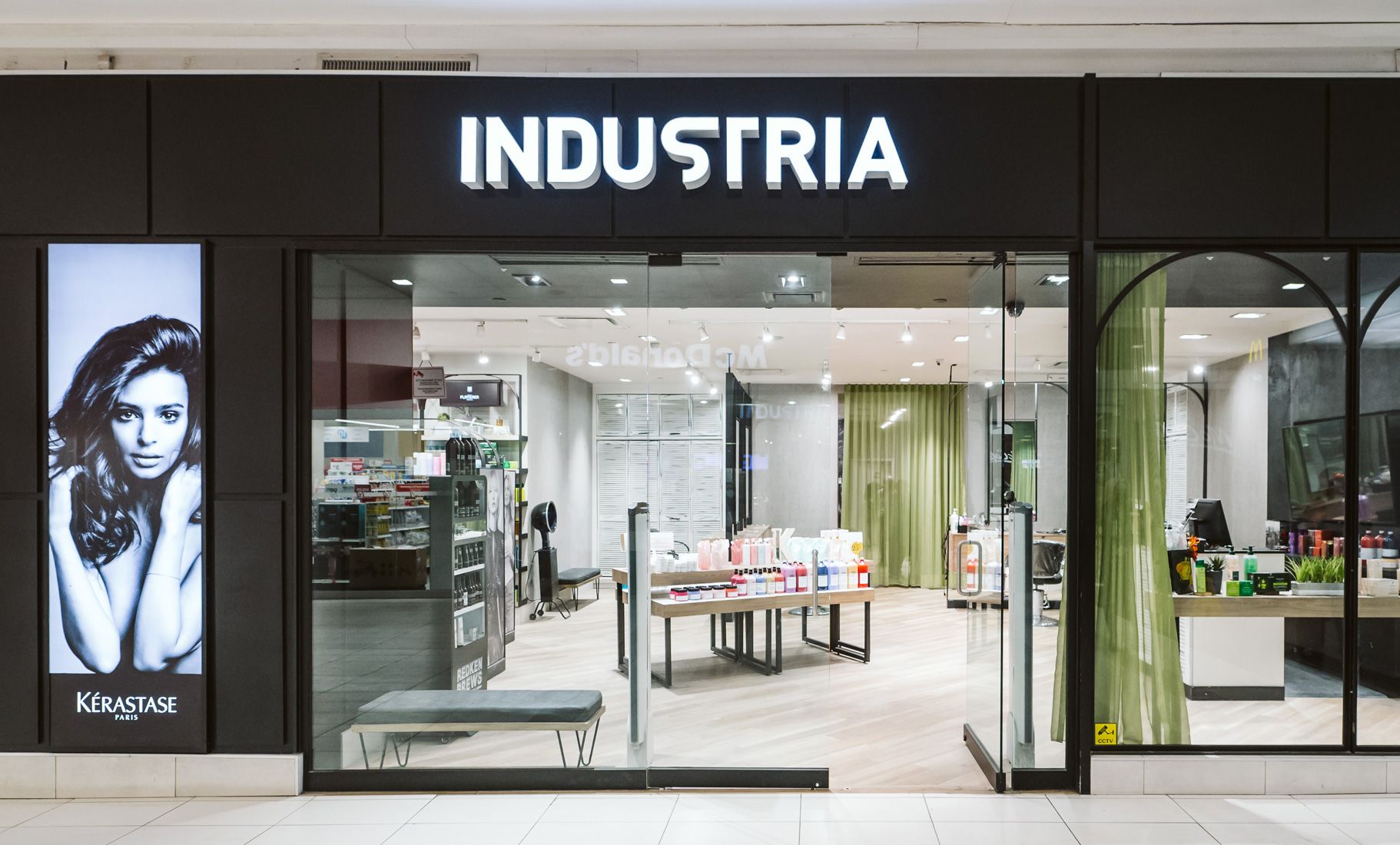 Location d'espace commercial Alexis Nihon Cominar