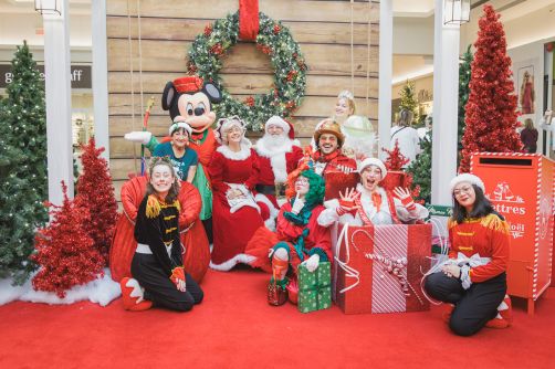 Des Fêtes tricotées serrées dans les centres Cominar 